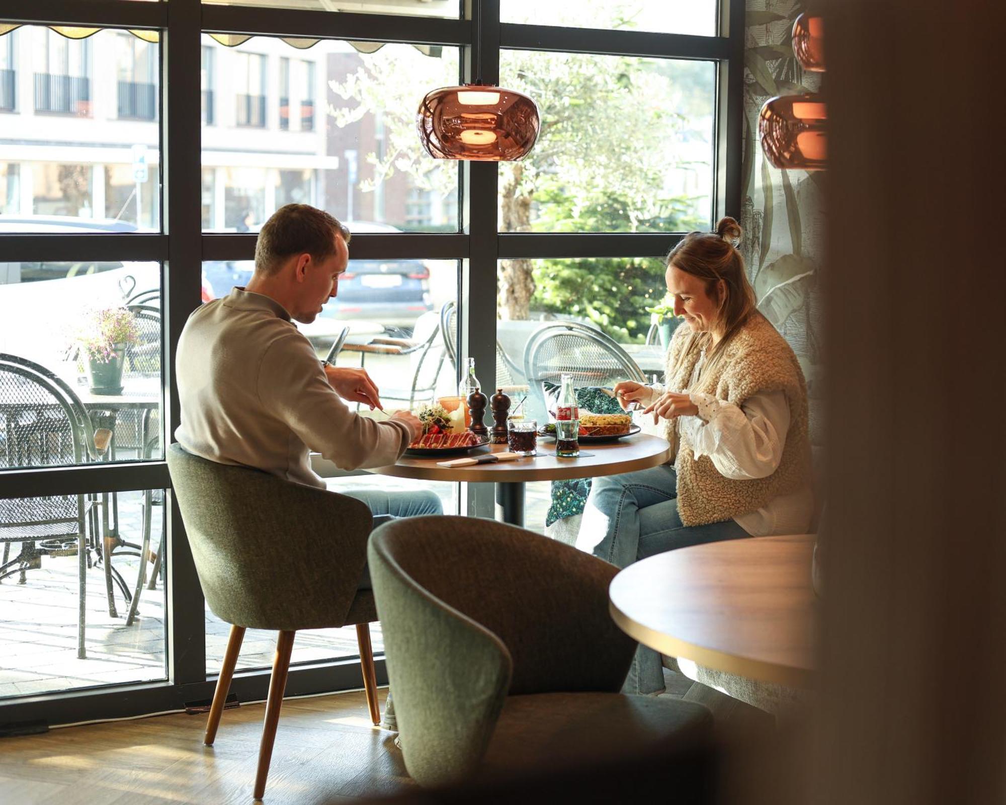 Hotel Restaurant De Zwaan ラールテ エクステリア 写真
